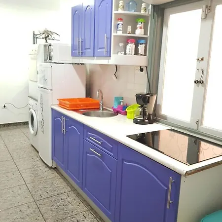 & - Airport Apartment El Burrero